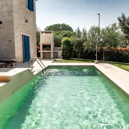 Villa Beautiful Torre I With Whirlpool In Tar