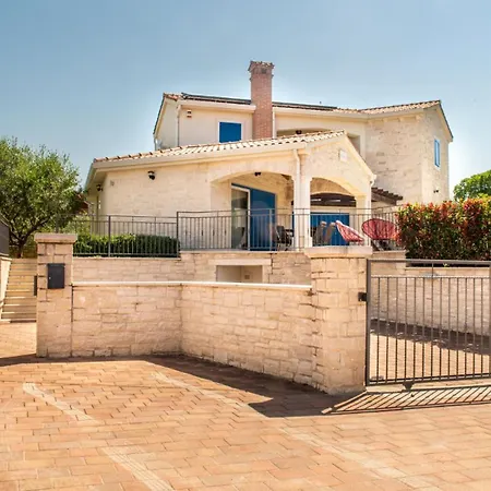 Villa Beautiful Torre I With Whirlpool In Tar Tar-Vabriga