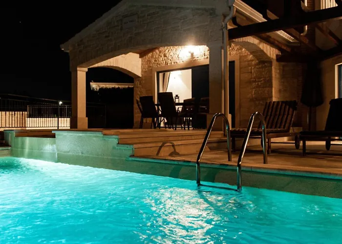 Beautiful Torre I With Whirlpool In Tar Vila Tar-Vabriga